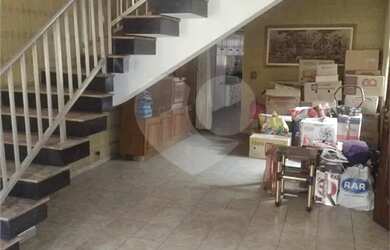 Imagem: A casa possui 4 Dormitórios, 4 Banheiros, 4 Vagas na garagem