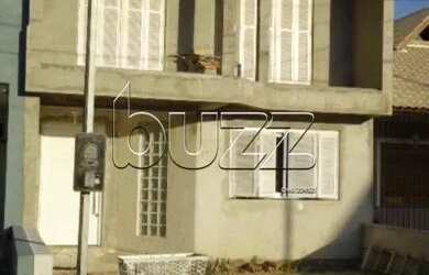 Imagem: A casa possui 4 Dormitórios, 3 Banheiros, 2 Vagas na garagem