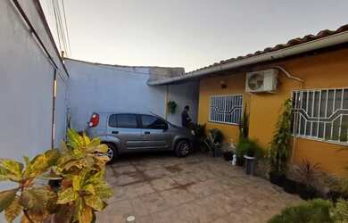 Imagem: A casa possui 3 Dormitórios, 1 Banheiro e está localizado