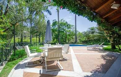 Imagem 12: Casa à venda e para alugar em Santana de Parnaíba, Alphaville, com 4...