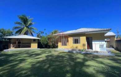 Imagem: A casa possui 3 Dormitórios, 2 Banheiros, 1 Vaga na garagem