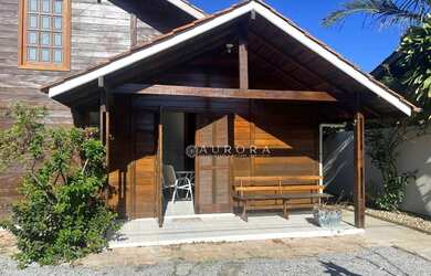 Imagem: A casa possui 5 Dormitórios, 2 Banheiros, 3 Vagas na garagem