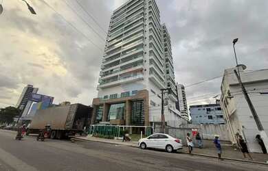 Imagem: O apartamento possui 3 Dormitórios, 5 Banheiros, 2 Vagas na