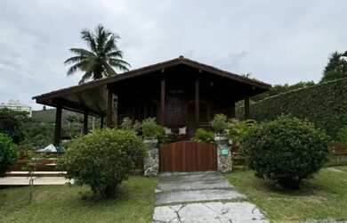 Imagem: A casa possui 3 Dormitórios, 3 Banheiros, 3 Vagas na garagem