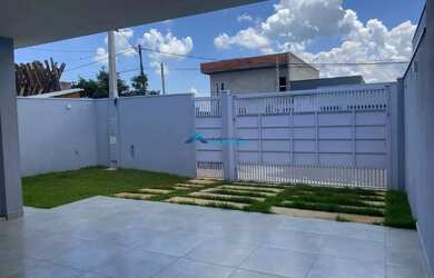 Imagem: A casa possui 3 Dormitórios, 1 Banheiro, 4 Vagas na garagem