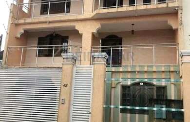 Imagem: A casa possui 4 Dormitórios, 5 Banheiros, 3 Vagas na garagem