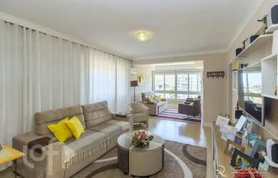 Imagem: O apartamento possui 3 Dormitórios, 1 Banheiro, 2 Vagas na