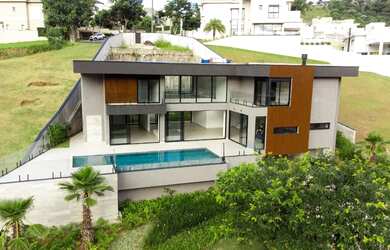 Imagem: A casa em condomínio possui 4 Dormitórios, 5 Banheiros, 5