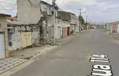 Imagem: A casa possui 2 Dormitórios, 1 Banheiro e está localizado