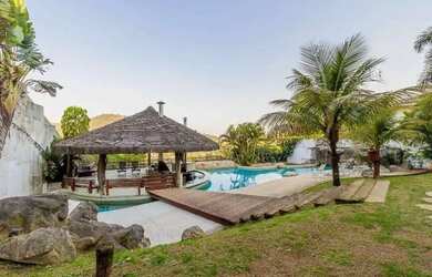 Imagem: A casa em condomínio possui 5 Dormitórios, 5 Banheiros, 4