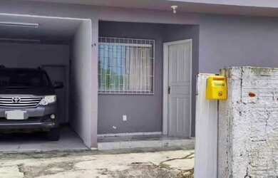 Imagem: A casa possui 2 Dormitórios, 1 Banheiro, 2 Vagas na garagem