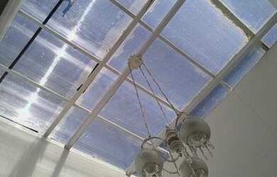 Imagem: A casa possui 2 Dormitórios, 1 Banheiro, 2 Vagas na garagem