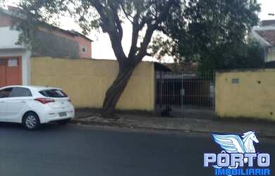 Imagem: A casa possui 3 Dormitórios, 1 Banheiro, 5 Vagas na garagem