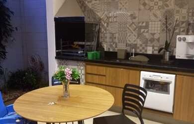 Imagem: A casa em condomínio possui 3 Dormitórios, 2 Banheiros, 2