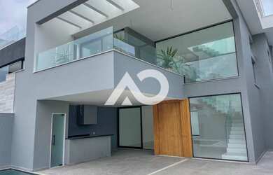 Imagem: A casa em condomínio possui 4 Dormitórios, 5 Banheiros, 5