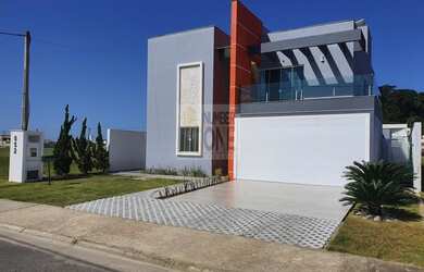 Imagem: A casa e possui 4 Dormitórios, Suítes, 4 Banheiros, 4 Vagas