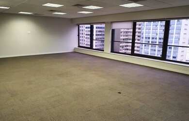 Imagem: O depósito possui 5 Vagas na garagem, 200m² de Área e está