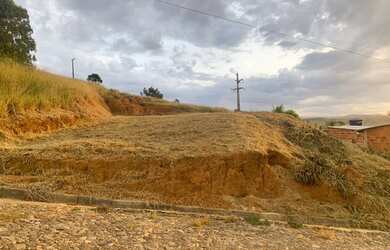 Imagem: O terreno possui 708m² de Área e Imóvel novo e está localizado