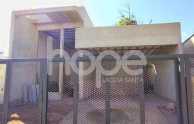 Imagem: A casa e possui 3 Dormitórios, Suítes, 2 Banheiros, 140-0m²