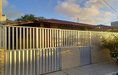 Imagem: A casa em condomínio possui 4 Dormitórios, 3 Banheiros, 2