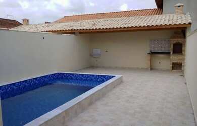 Imagem: A casa possui 3 Dormitórios, 2 Banheiros, 1 Vaga na garagem