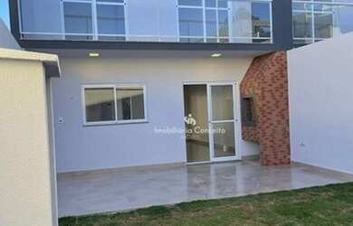 Imagem: A casa possui 3 Dormitórios, 1 Banheiro, 2 Vagas na garagem