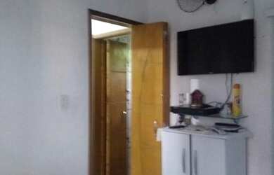 Imagem: A casa possui 2 Dormitórios, 2 Banheiros, 4 Vagas na garagem