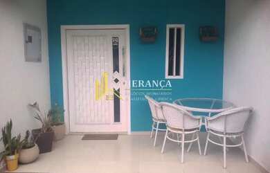 Imagem: A casa possui 4 Dormitórios, 2 Banheiros, 4 Vagas na garagem