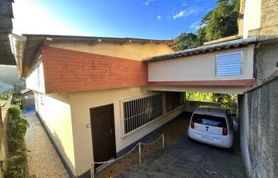 Imagem: A casa para alugar possui 3 Dormitórios, 2 Banheiros, 2 Vagas