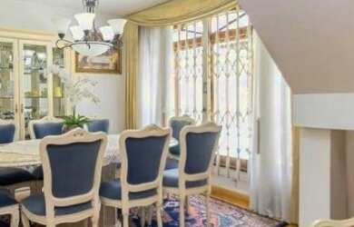 Imagem: A casa possui 3 Dormitórios, 3 Banheiros, 3 Vagas na garagem