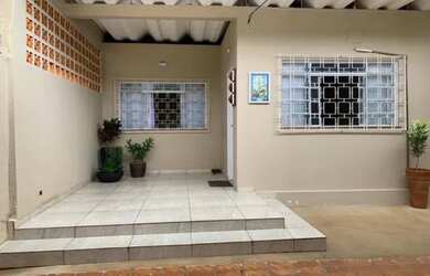 Imagem: A casa possui 2 Dormitórios, 1 Banheiro, 1 Vaga na garagem