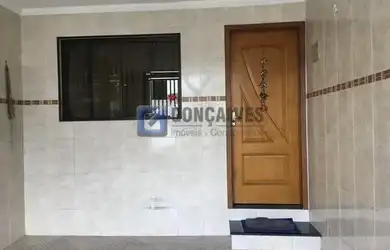 Imagem: A casa possui 2 Dormitórios, 1 Banheiro, 1 Vaga na garagem
