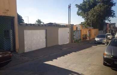 Imagem: A casa possui 2 Dormitórios, 1 Banheiro, 3 Vagas na garagem