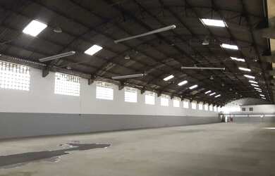 Imagem: O depósito possui 5 Vagas na garagem, 2.900m² de Área e