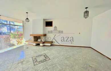 Imagem: A casa em condomínio possui 4 Dormitórios, 3 Banheiros, 5