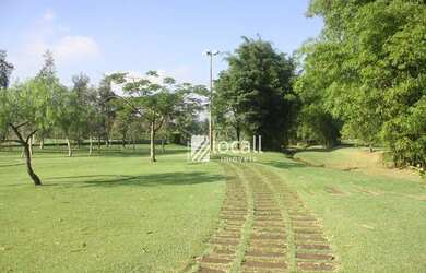 Imagem: A casa em condomínio possui 5 Dormitórios, 5 Banheiros, 4