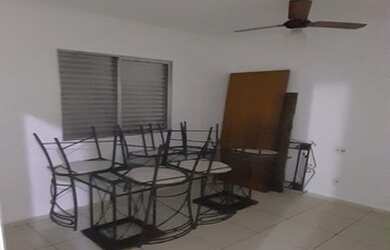 Imagem: O apartamento possui 3 Dormitórios, 1 Banheiro, 1 Vaga na garagem