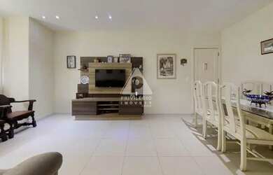 Imagem: O apartamento possui 3 Dormitórios, 1 Banheiro, 1 Vaga na garagem