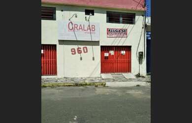 Imagem: O depósito possui 5 Vagas na garagem, 450m² de Área e está