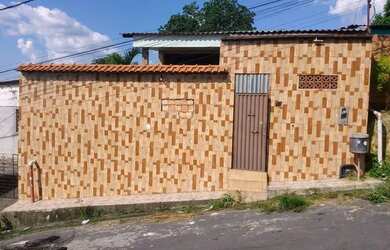 Imagem: A casa possui 2 Dormitórios, 1 Banheiro, 5 Vagas na garagem
