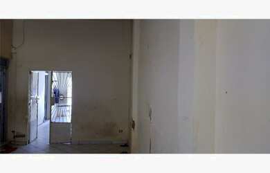 Imagem: A casa possui 3 Dormitórios, 1 Banheiro, 1 Vaga na garagem