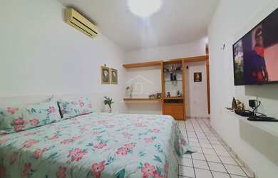 Imagem: A casa possui 3 Dormitórios, 3 Banheiros, 5 Vagas na garagem