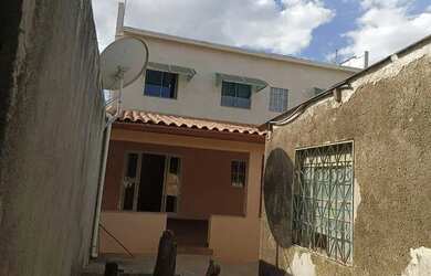 Imagem: A casa possui 2 Dormitórios, 1 Banheiro, 1 Vaga na garagem