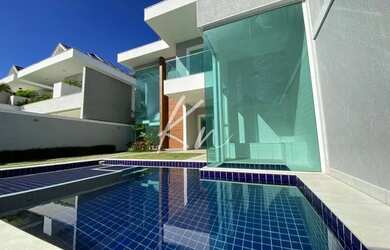 Imagem: A casa possui 4 Dormitórios, 5 Banheiros, 2 Vagas na garagem