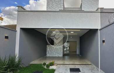 Imagem: A casa possui 3 Dormitórios, 1 Banheiro, 4 Vagas na garagem