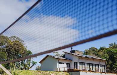 Imagem: A casa em condomínio possui 3 Dormitórios, 3 Banheiros, 2