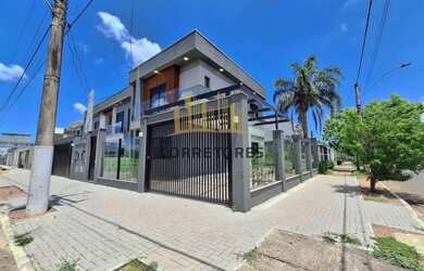 Imagem: A casa possui 3 Dormitórios, 3 Banheiros, 2 Vagas na garagem