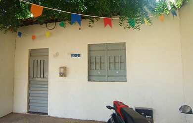 Imagem: A casa possui 2 Dormitórios, 1 Banheiro e está localizado