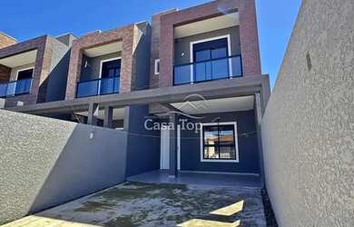 Imagem: A casa possui 3 Dormitórios, 3 Banheiros, 2 Vagas na garagem