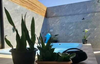 Imagem: A casa possui 3 Dormitórios, 2 Banheiros, 2 Vagas na garagem